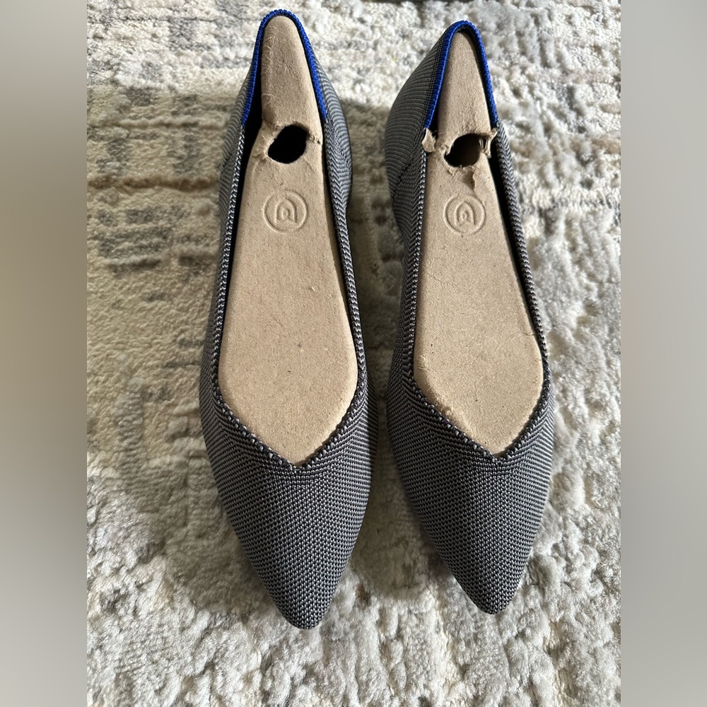 Point Ballet Flats in Gray